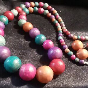 Long Wooden beaded necklace & earrings nwt beads
